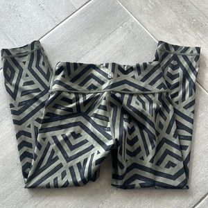 Lululemon cropped leggings Size 4 Aztec